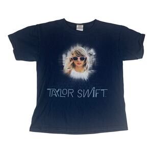 Taylor Swift the 1989 world tour girls size medium short sleeve Gildan shirt con